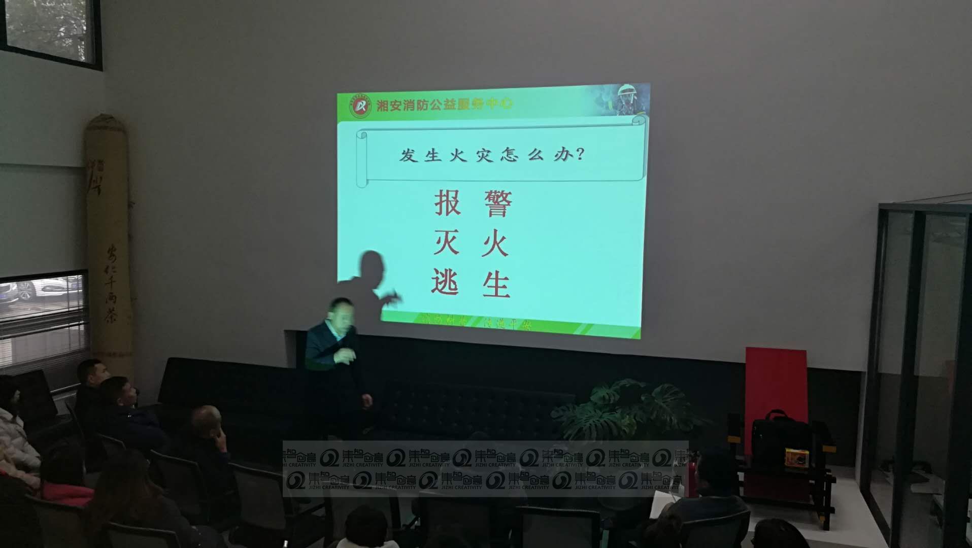 女人与公狍交酡女免费